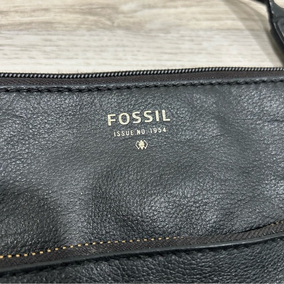 Fossil 1954 Black Cowhide Leather Slim Crossbody Purse Adjustable Strap Bag - Picture 2 of 9